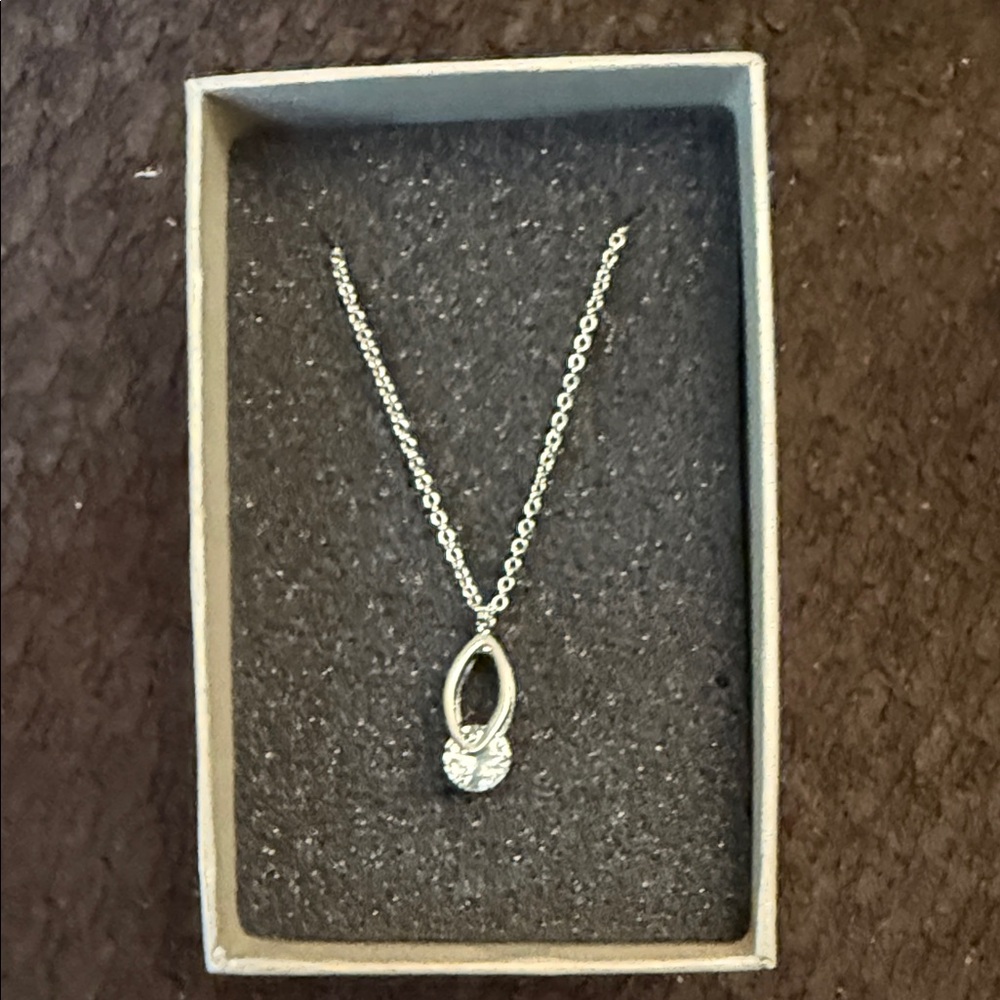 Elegant Silver Pendant Necklace